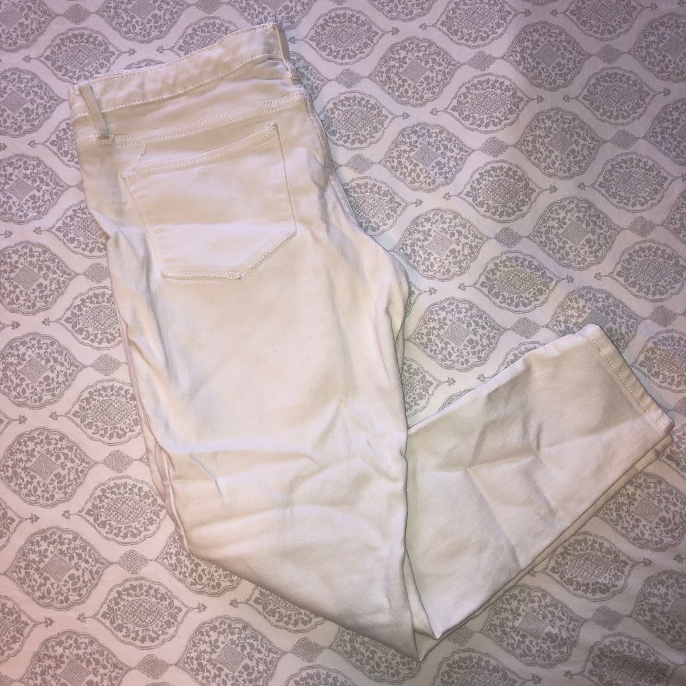 White Mid-Rise Jegging